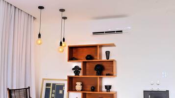 Suíte luxo (Master) | 1 quarto, frigobar, escrivaninha, cortinas blackout