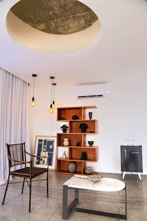 Suíte luxo (Master) | 1 quarto, frigobar, escrivaninha, cortinas blackout