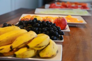 Café da manhã com buffet grátis todos os dias