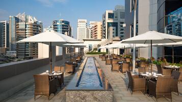 4 restaurants, breakfast, lunch, dinner served; international cuisine