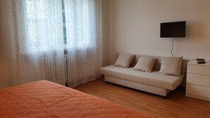 Habitación Confort con 2 camas individuales, baño compartido (with Extra bed) | Cunas gratuitas, camas supletorias, wifi gratis y ropa de cama