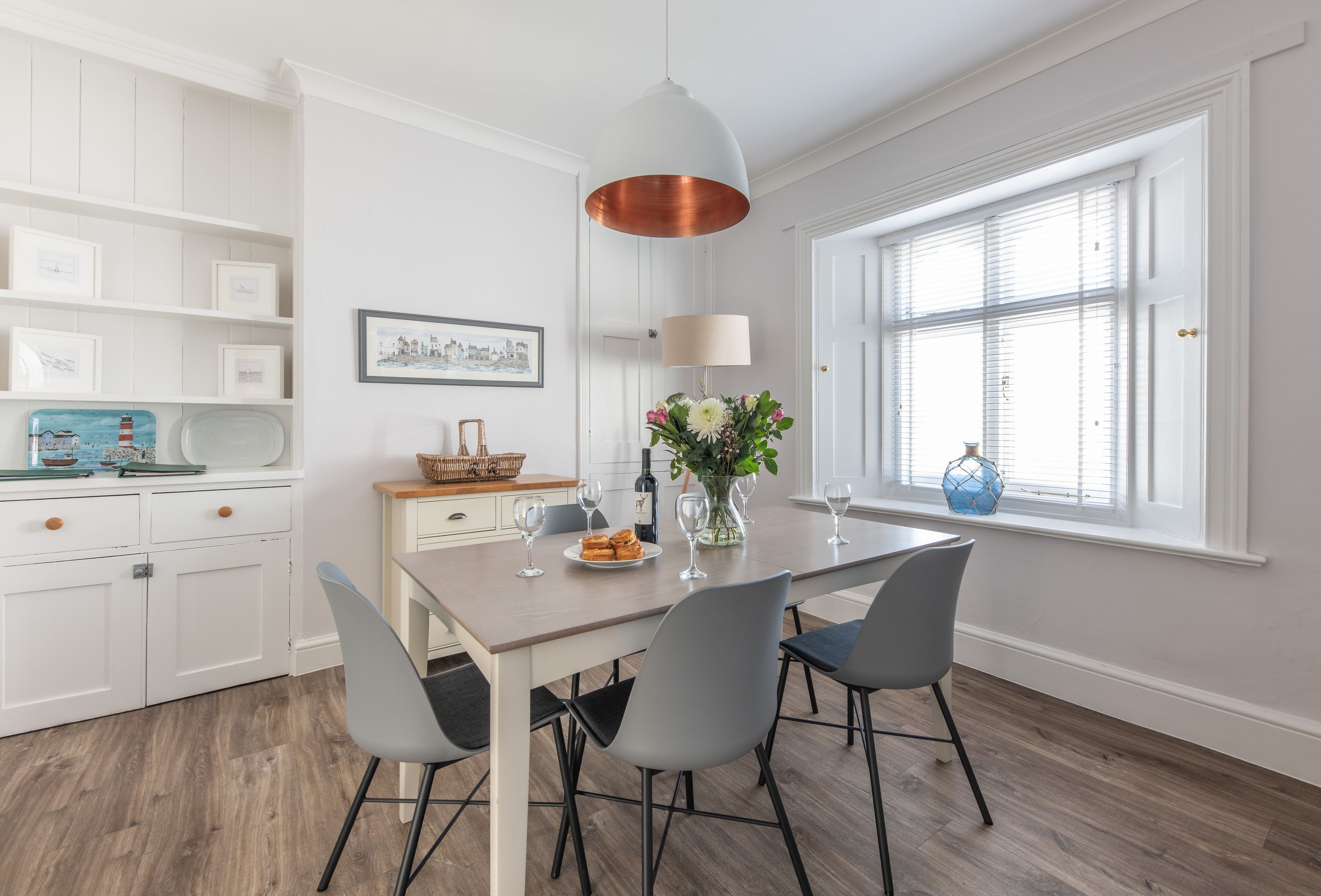 Ground floor: Dining room with table seating five guests