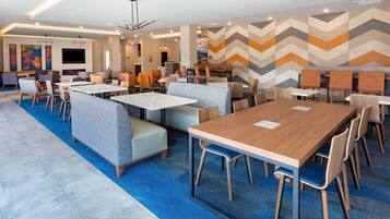 Free daily English breakfast