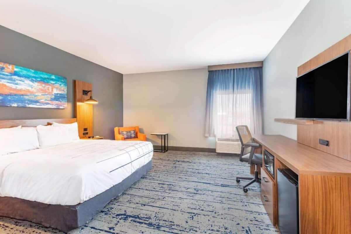 Pillow-top beds, desk, iron/ironing board, free WiFi
