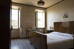 4 habitaciones, tabla de planchar con plancha y wifi gratis 