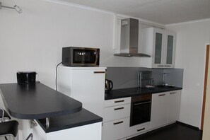 Fridge, microwave, oven, stovetop - Holiday apartment K1102 for 2-4 people with a view (Schönberg OT Holm)