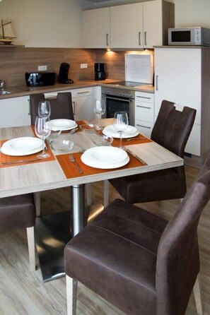 Fridge, microwave, oven, dishwasher - Balkenstek vacation apartment (Norddeich)