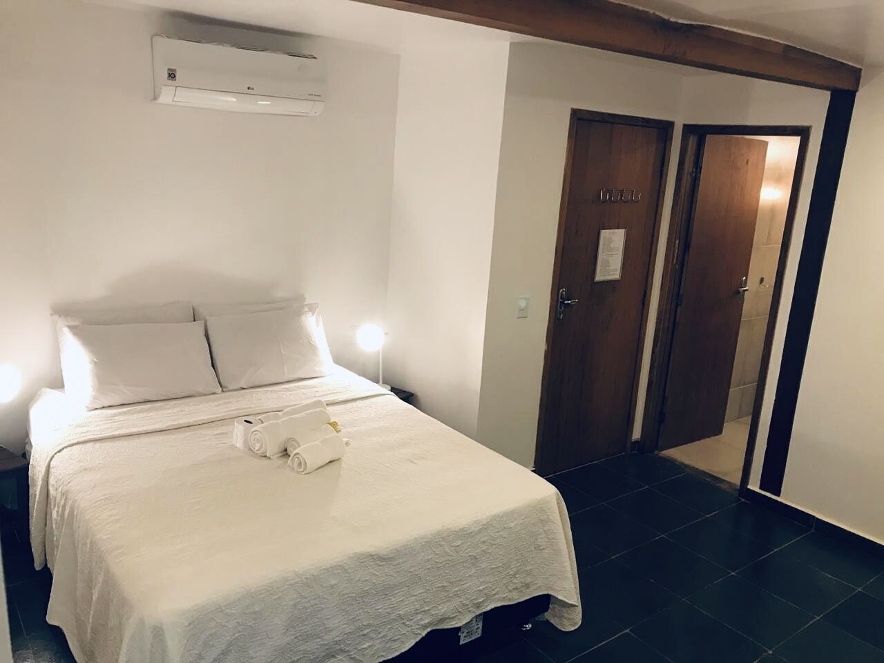 Minibar, cortinas blackout, wifi gratis y ropa de cama 