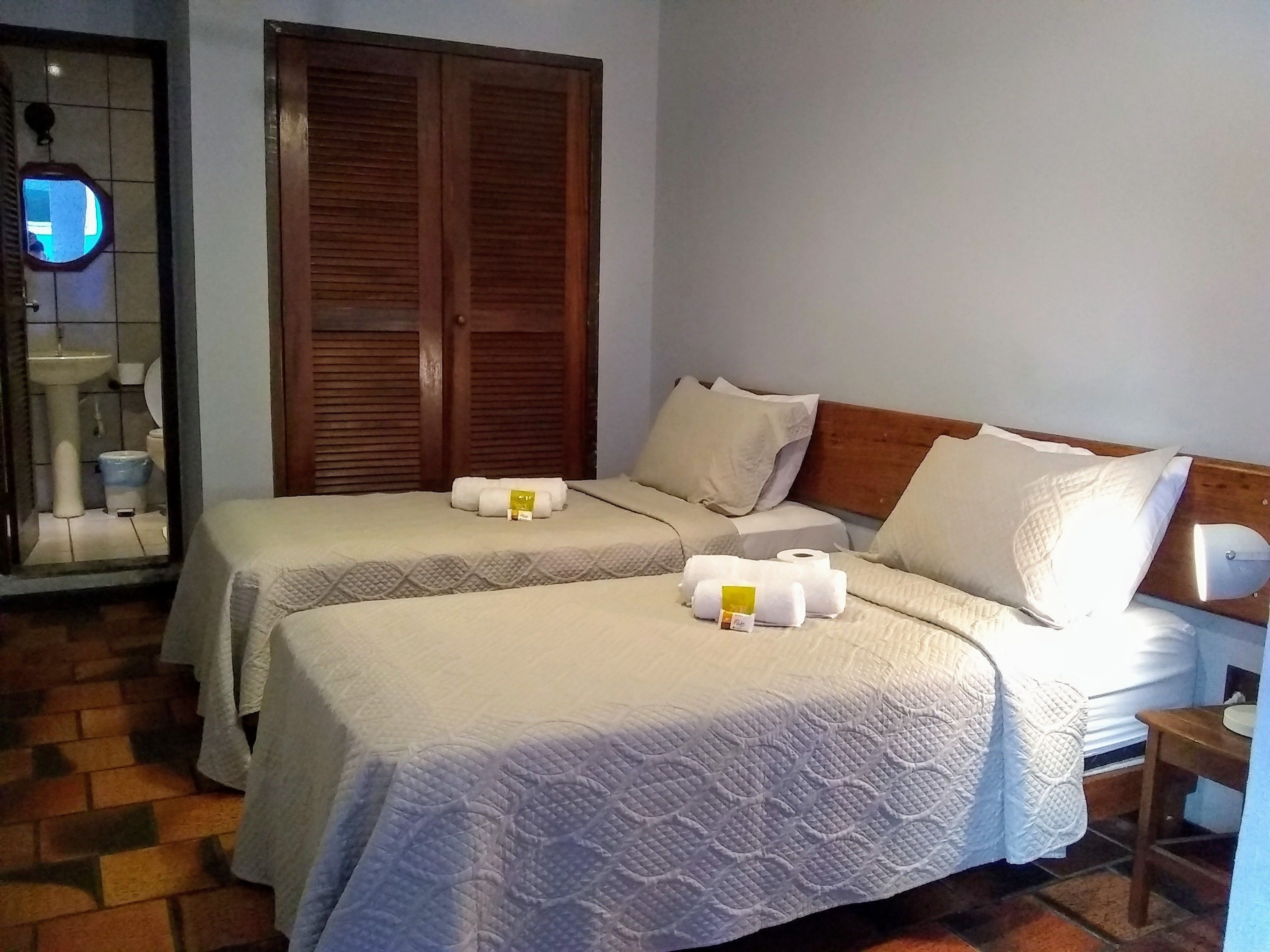 Minibar, cortinas blackout, wifi gratis y ropa de cama 