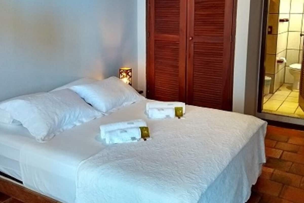 Quarto Queen Standard | 1 sovrum, minibar, mörkläggningsgardiner och gratis wi-fi