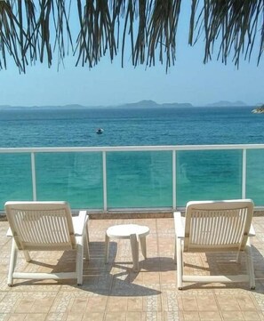 Minibar, cortinas blackout, wifi gratis y ropa de cama 