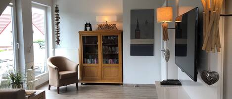 TV, DVD player, books, stereo