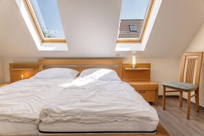 2 Schlafzimmer, Bügeleisen/Bügelbrett