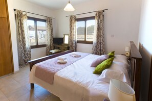 3 bedrooms, iron/ironing board, internet, bed sheets