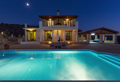 Villa Peristerona Hills -  A Secluded Stone Built villa that sleeps 6 guests  in 3 bedrooms