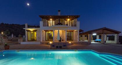 Villa Peristerona Hills - A Secluded Stone Built villa that sleeps 6 guests in 3 bedrooms