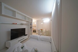 5 bedrooms, in-room safe, iron/ironing board, free WiFi