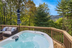 Outdoor spa tub - Cozy Cabin in Valle Crucis (Vilas)