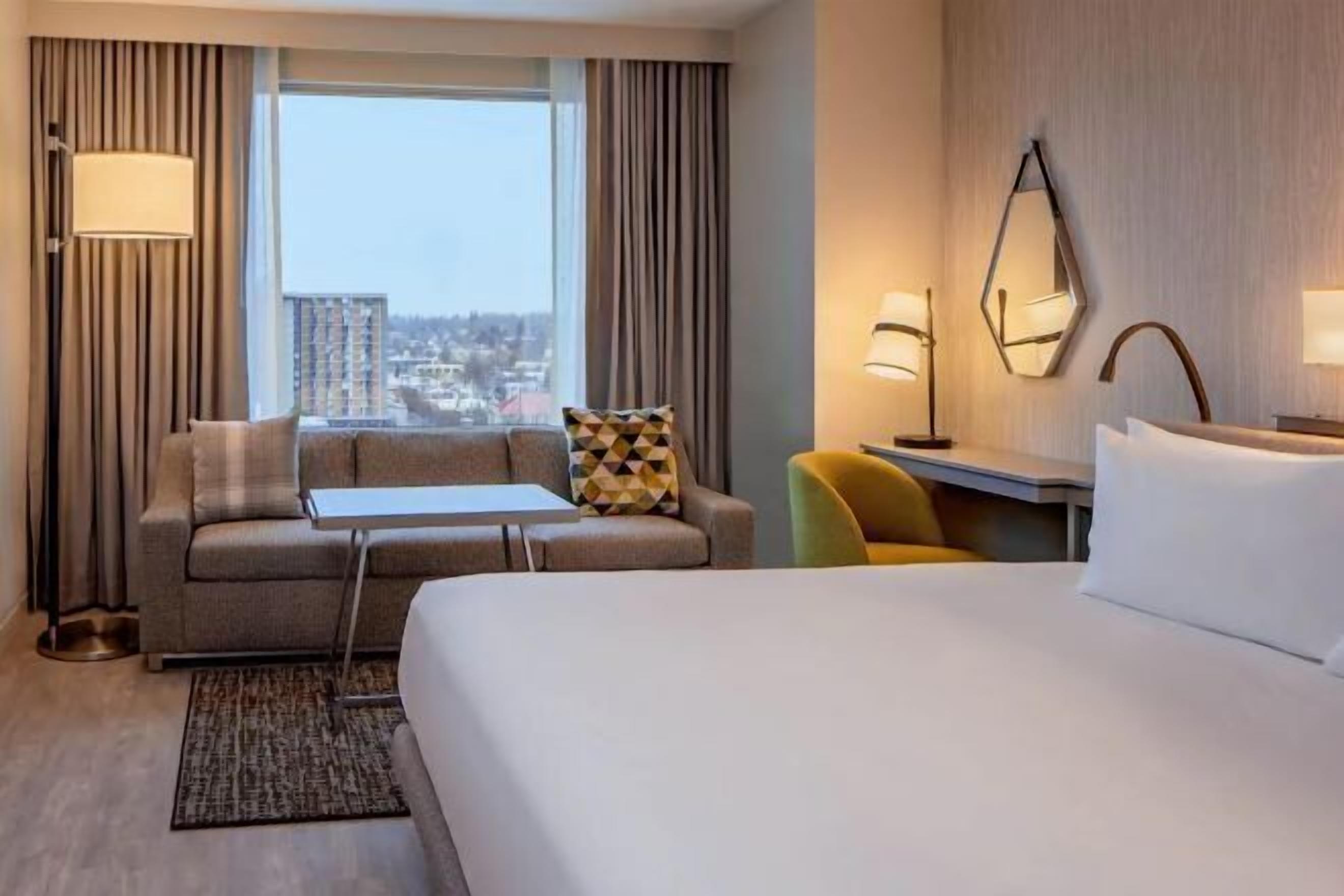 Hypo-allergenic bedding, in-room safe, desk, laptop workspace