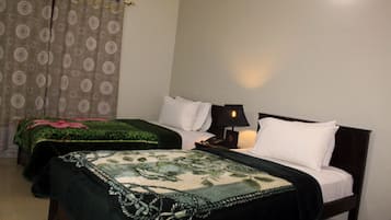 1 slaapkamer, een kluis op de kamer, een strijkplank/strijkijzer, wifi