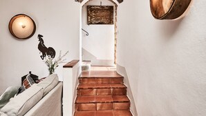 A staircase with a rustic wooden finish, a wall-mounted horse decal, and a round wall light. - Podere Piaggette of segalgari - Sea side  (castagneto carducci)