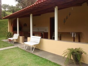 Outdoor dining - peace and tranquility with practicality, house just 100 meters from local shops  (Socorro)