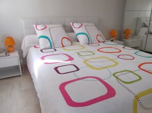 1 soverom, skrivebord, strykejern/-brett og wi-fi (inkludert)