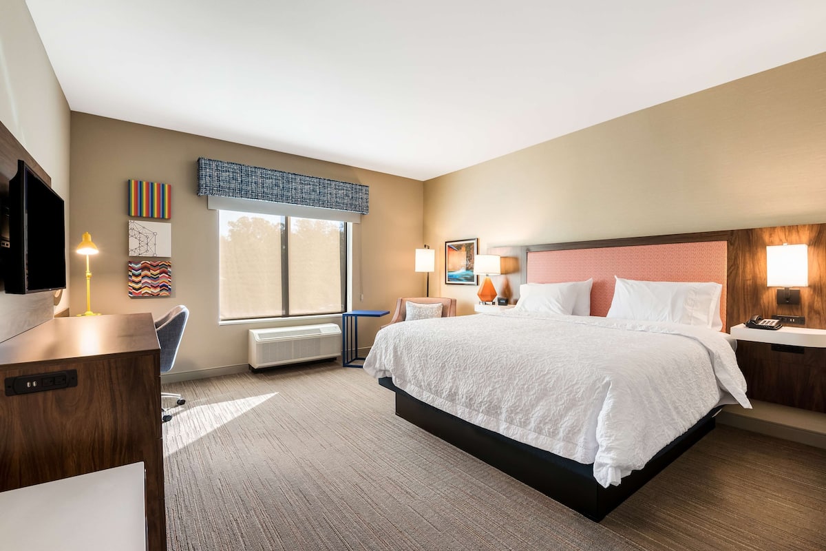 1 bedroom, in-room safe, desk, blackout curtains