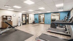 A gym with treadmills, a stationary bike, and a bench press. - Hampton Inn Batesville (Batesville)