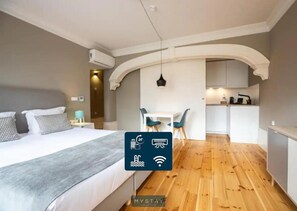 Comfort Studio | 9 bedrooms, blackout drapes, soundproofing, iron/ironing board - MyStay Porto Bolhão - Pool & Garden (Porto)