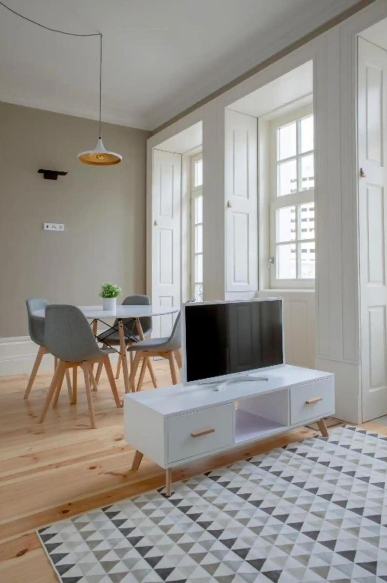 Deluxe Apartment | Living area | 20-inch TV with cable channels