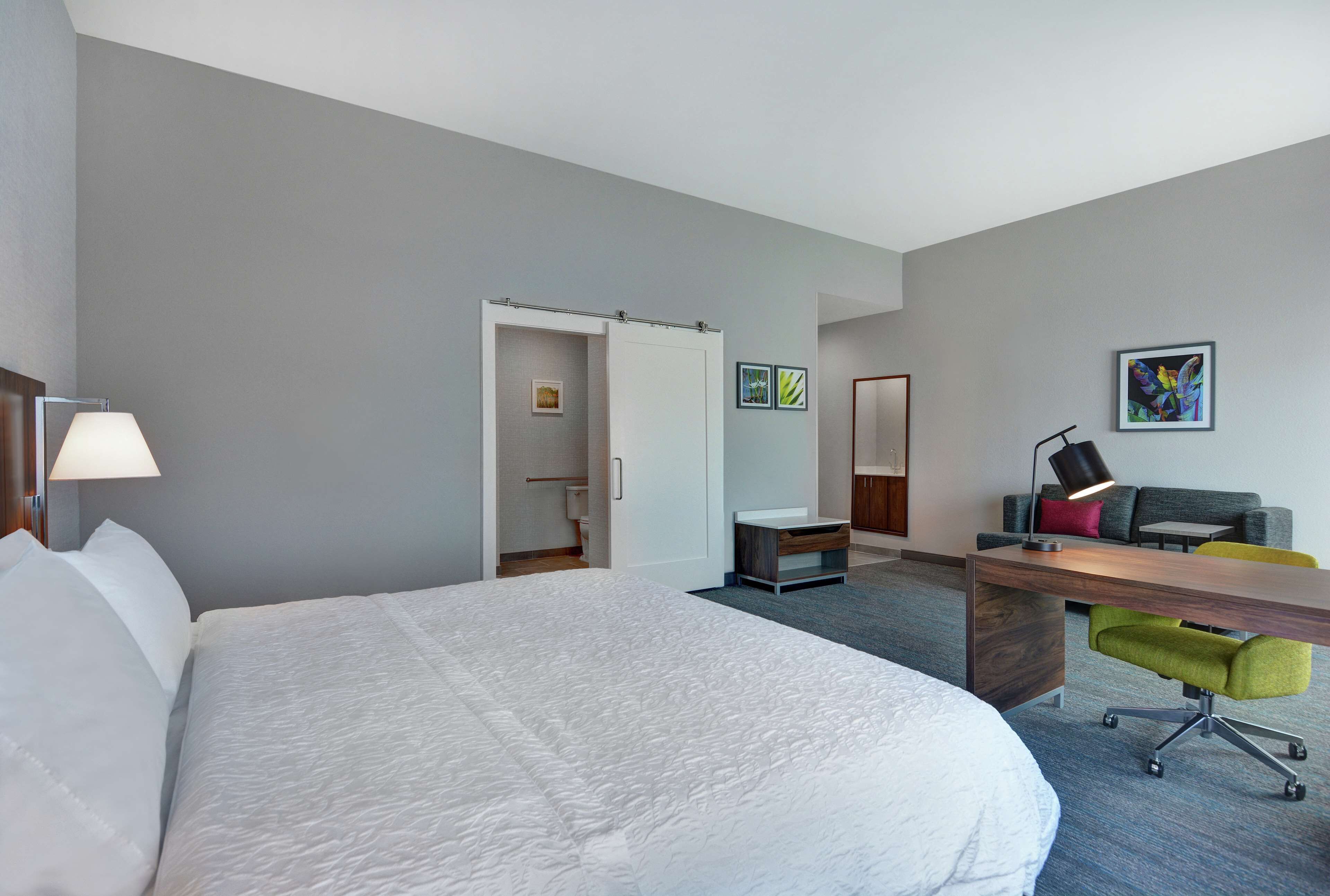 desk, laptop workspace, free cots/infant beds, free wifi