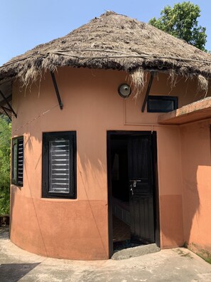 Exterior detail - The small kuti with lake view. (Pokhara)