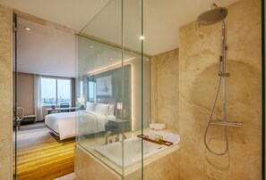 Bathroom - Doubletree By Hilton Surabaya (Surabaya)