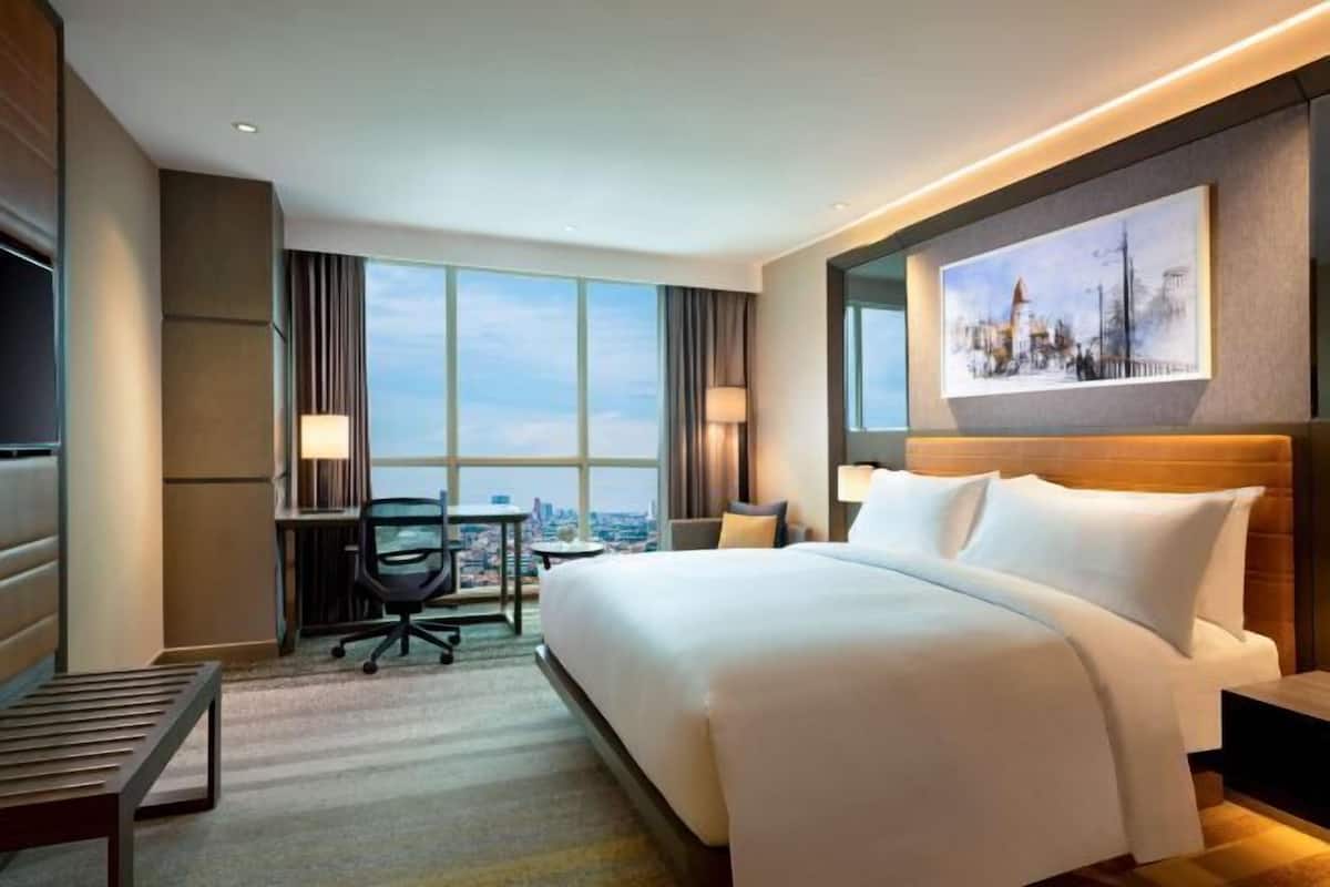 Select Comfort beds, minibar, in-room safe, desk