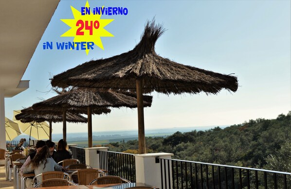 Outdoor dining - Glen Green Nature Center (HORNACHUELOS)