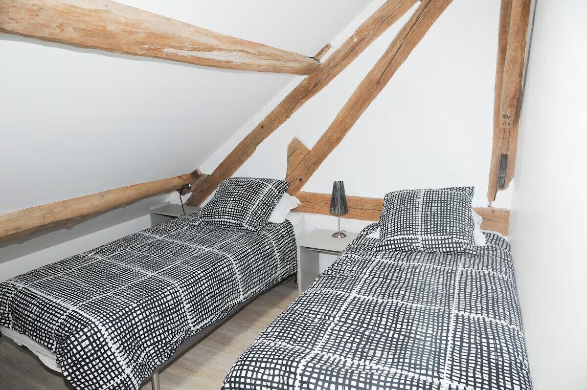 3 chambres, fer et planche à repasser, Wi-Fi, draps fournis