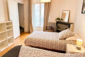 3 chambres, fer et planche à repasser, Wi-Fi, draps fournis