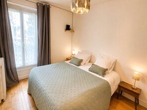3 chambres, fer et planche à repasser, Wi-Fi, draps fournis