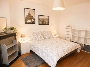 3 slaapkamers, een strijkplank/strijkijzer, wifi, beddengoed