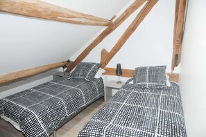 3 chambres, fer et planche à repasser, Wi-Fi, draps fournis
