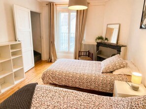 3 chambres, fer et planche à repasser, Wi-Fi, draps fournis