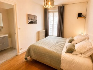 3 bedrooms, iron/ironing board, WiFi, bed sheets - La Ferme de Balizy is a property in Longjumeau, near Paris, Versailles, and Massy. (Longjumeau)