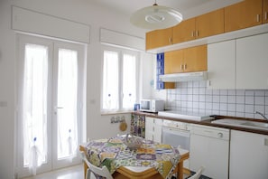 Fridge, microwave, oven, stovetop - Magnificent sea view villa with large garden, a few steps from the sea (Gallipoli)