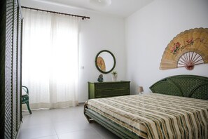 3 habitaciones, tabla de planchar con plancha y ropa de cama 