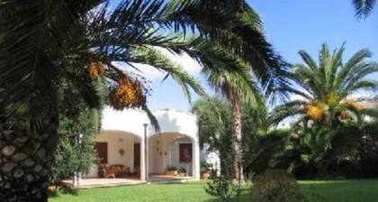 Magnificent sea view villa with large garden, a few steps from the sea