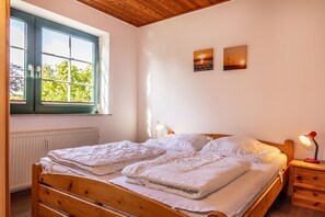 2 Schlafzimmer, Bügeleisen/Bügelbrett