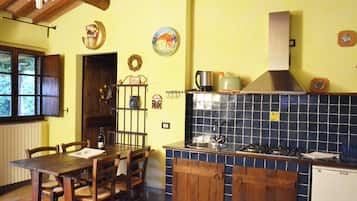 Kühlschrank, Ofen, Herdplatte, Wasserkocher