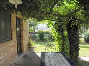 Property grounds - La Limonaia in Farmhouse Borgo Santa Maria (Monteleone d'Orvieto)