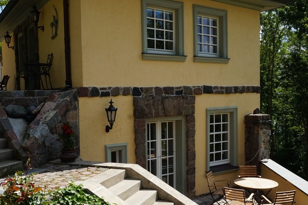 Hanghaus mit 2 Etagen und ausgebautem Dachboden